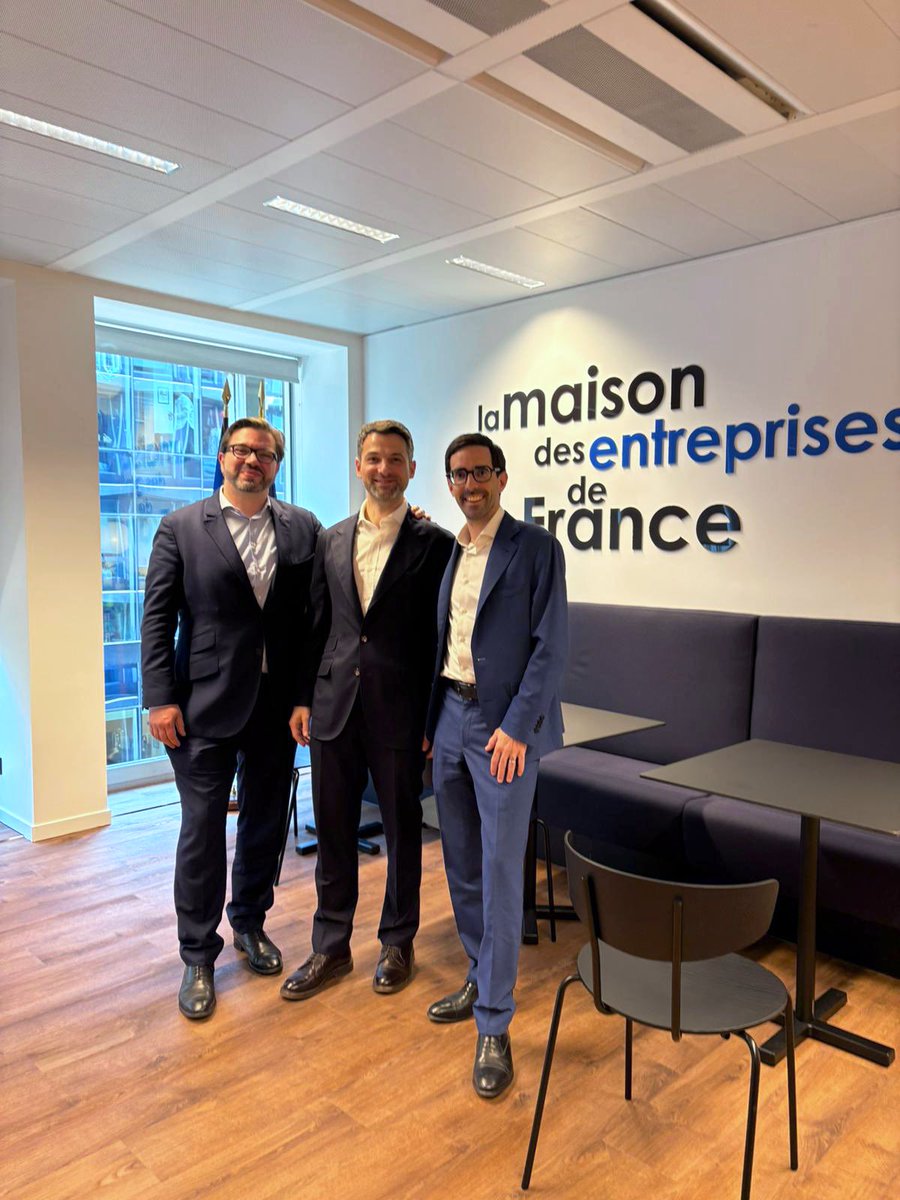 Échanges sur l’actualité UE avec le MEDEF Alpes-Maritimes <a href="/UPE_06/">UPE_06</a> ce soir à #Bruxelles 🇫🇷🇪🇺
De Nice à Antibes, de Cannes à Grasse une délégation de 20 chefs d’entreprises PMEs/ETIs de tous secteurs.
Le <a href="/medef/">Mouvement des Entreprises de France</a>, dans toutes ses composantes, mobilisé. Merci <a href="/PierreIppolito/">Pierre IPPOLITO</a> !