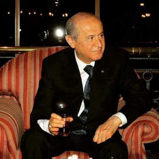 Mukaddesi olmayan,davası olmayan,bir fikir ve ülkü uğruna fedakârlık yapmanın zirvesine talip olmayan bir neslin varlığı tesadüfidir.

Liderimiz Sayın Devlet Bahçeli