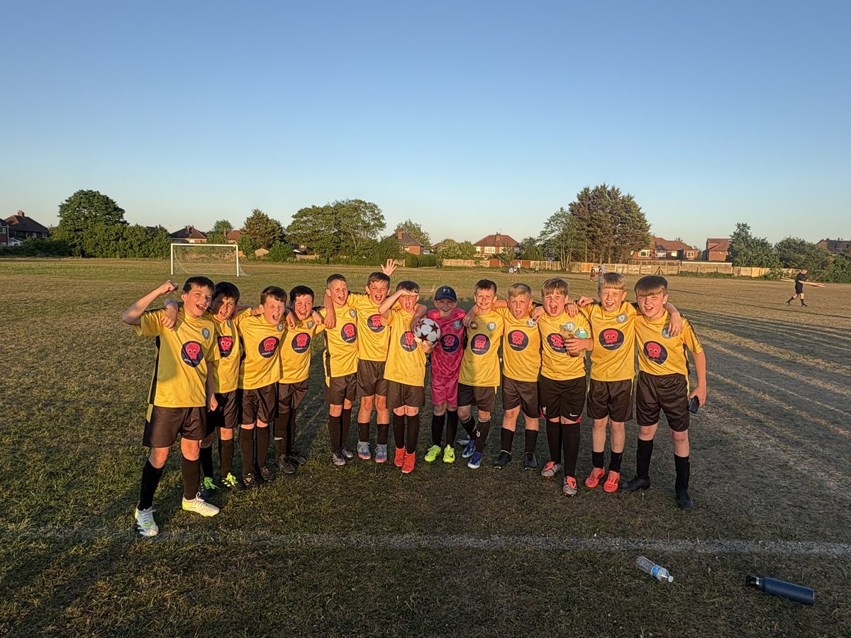 MaghullYellow's tweet image. 4-0 win, boys were outstanding 1st half with a little drop off 2nd half.They’re showing unreal resilience
Henry⚽️
Lucas⚽️
Noah⚽️
Oliver⚽️
Parents🏆 Max who was an absolute Rock at the back and great on the ball
Coaches🏆 Teddy who superbly dealt with everything that came his way