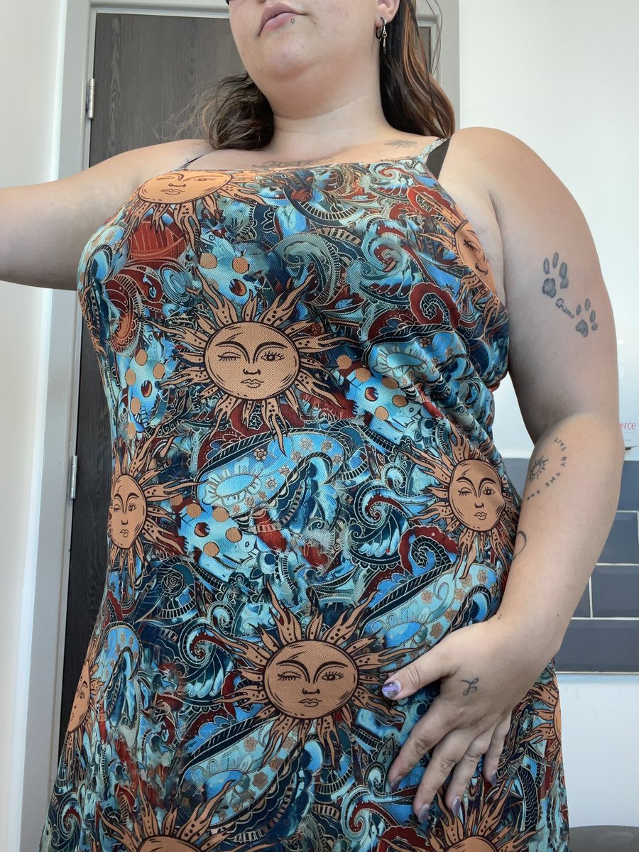 Who likes their goddess BBW 🌞

Findom | femdom | finsub | reimbursement | feet worship | BBW worship