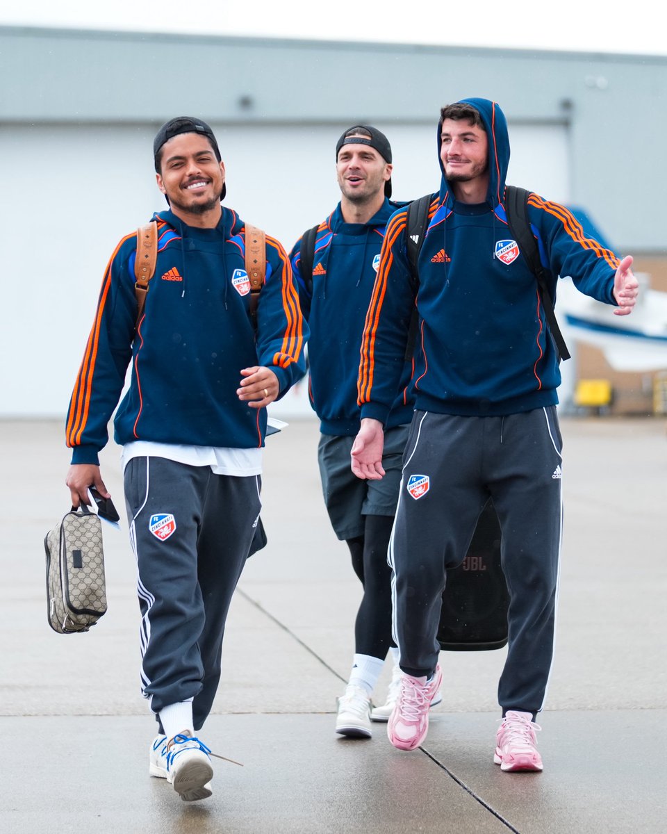 fccincinnati's tweet photo. Headed north. 🇨🇦🍁 https://t.co/QPmlQJwX2V