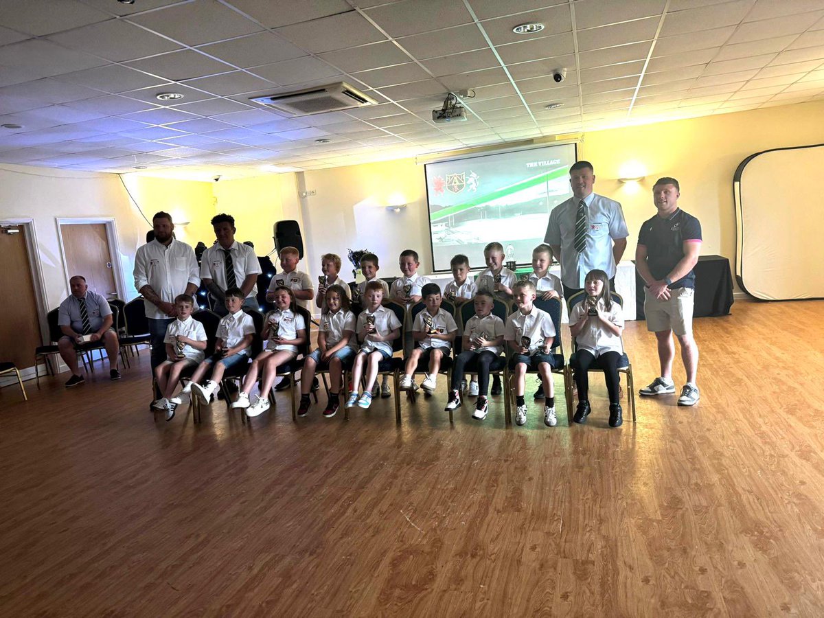 Huge thank you to <a href="/elliotdee2/">elliot dee</a> &amp; Tom Bowen for giving up their time to attend our Mini &amp; Junior presentations last weekend.
Great experience for the kids to have you present them with their trophies 
👏🏻👏🏻
<a href="/DRA_Community/">DRAGONS RFC COMMUNITY 🐉</a> <a href="/dragonsrfc/">Dragons RFC 🐉</a> <a href="/CRugbyCommunity/">Cardiff Rugby Community Foundation</a> <a href="/Cardiff_Rugby/">Cardiff Rugby</a> <a href="/WRU_Community/">WRU Community - Wrth galon y genedl</a>