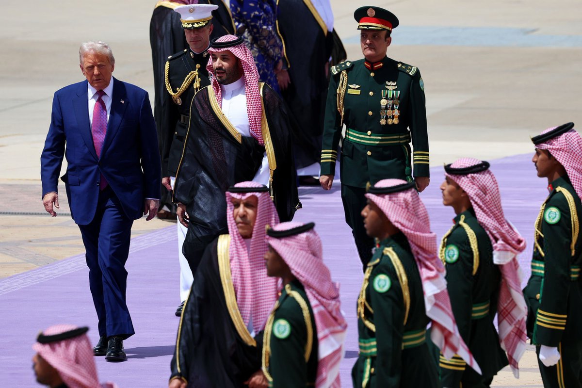 Shi_Alharthi's tweet photo. سِـر بِـنَـا يَامـحَمـد وعـزّك يـدوم ❤️🇸🇦
ومعكَ حنّا مِـن مَـسَـار الى مَـسـار 🫡👑
#ولي_العهد #Trump #SaudiUSsummit 
#محمد_بن_سلمان #MBS 

May 13th, 2025  
Proud to be Saudi 💚 Proud to live MBS era https://t.co/i210vN6Of8
