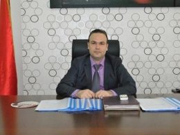 BU KANTAR HERKESİ EDERİ KADAR TARTAR:

BİR ÇOK ŞANLIURFA LI TAKİPÇİM BAZEN ÖZELDEN YAZIYOR.
BEDİR SENİN BU ŞEHİRDE GÖREV YAPAN ŞANLIURFA LI BROKRAT DÜŞMANLIĞIN ? 
BIRAK ADAMLAR OKUMUŞ, EGİTİM ALMIŞ, NİHAYETİNDE ŞUAN MEMLEKETİNE GELMİŞ HİZMET EDİYOR.
ÜÇ BEŞ KURUŞ USULE AYKIRI