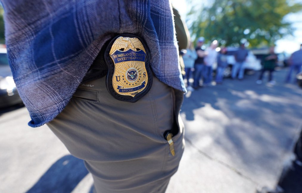 HSIBuffalo's tweet image. This #NationalPoliceWeek, we are reminded of the immeasurable sacrifice made by law enforcement across the country & the world.
To those who place the public's safety and security above all else, especially those who made the ultimate sacrifice, we thank you for your service.🇺🇸