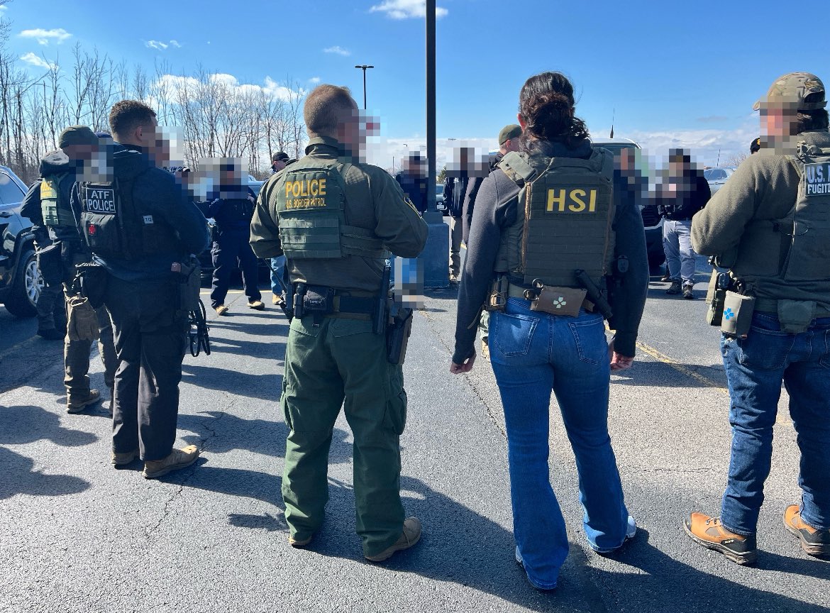 HSIBuffalo's tweet image. This #NationalPoliceWeek, we are reminded of the immeasurable sacrifice made by law enforcement across the country & the world.
To those who place the public's safety and security above all else, especially those who made the ultimate sacrifice, we thank you for your service.🇺🇸