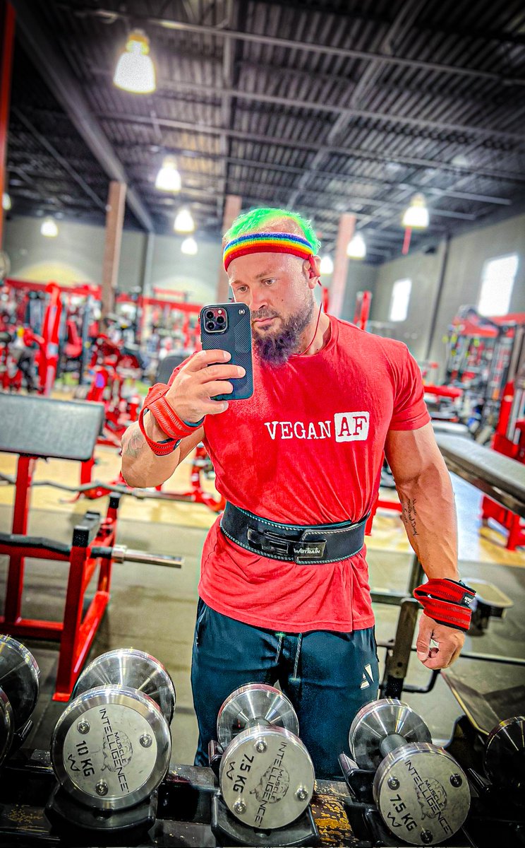 thebbvegan's tweet image. 3 foods real men should avoid…

1. Meat
2. Eggs
3. Diary 

Real men protect those who are weaker 

Eat VEGAN

#Vegan For The Animals🌱💪

#veganstrong #veganbodybuilding