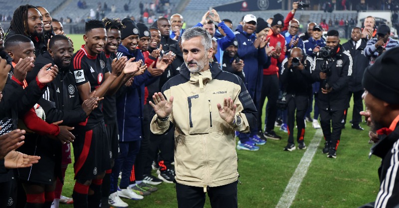 orlandopirates's tweet photo. Winning Send-Off for Riveiro

⚫⚪🔴⭐
#OrlandoPirates 
#OnceAlways