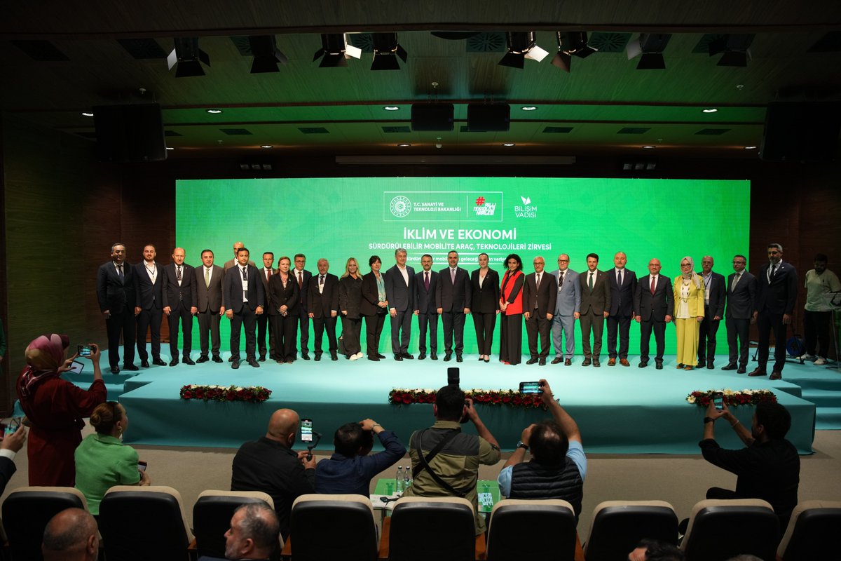 Otomder's tweet photo. Bilişim Vadisi’nde gerçekleştirilen Sürdürebilir Mobilite Araç ve Teknolojileri Zirvesi’ne katıldık.

Panelde, elektrifikasyon, batarya teknolojileri, şarj altyapıları, hidrojen teknolojileri ve Türkiye’nin bu alandaki stratejik yol haritası paylaşıldı.

#OTOMDER #TEHAD #PİLDER https://t.co/N23iNlXFqf