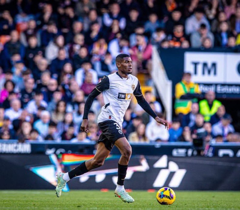 MegaPSG_'s tweet image. 🚨🚨CONFIRMATION @TribunaVCF 

LE PSG FAVORISE L’OPTION CHRISTIAN MOSQUERA ! 🇪🇸

Un profil validé par le duo Luis Enrique et Luis Campos.✅

Economiquement l’opération convient au PSG.💰