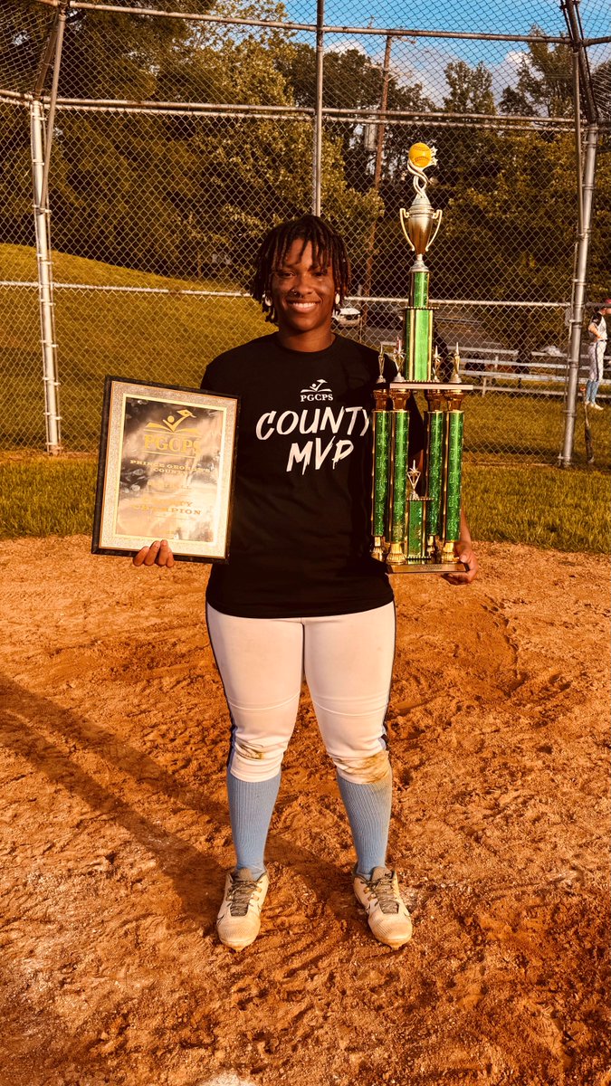 Congrats to Stars-Wynter Samiah Smith (Lincoln University), Natalia Jarquin (Bowie State), and Stars-Wynter AC Keith Hutchins in leading Eleanor Roosevelt HS to the ‘25 4A Maryland PG County Championship! Samiah was awarded County MVP!!🥎🤩
GO STARS!  #fastpitchsoftball