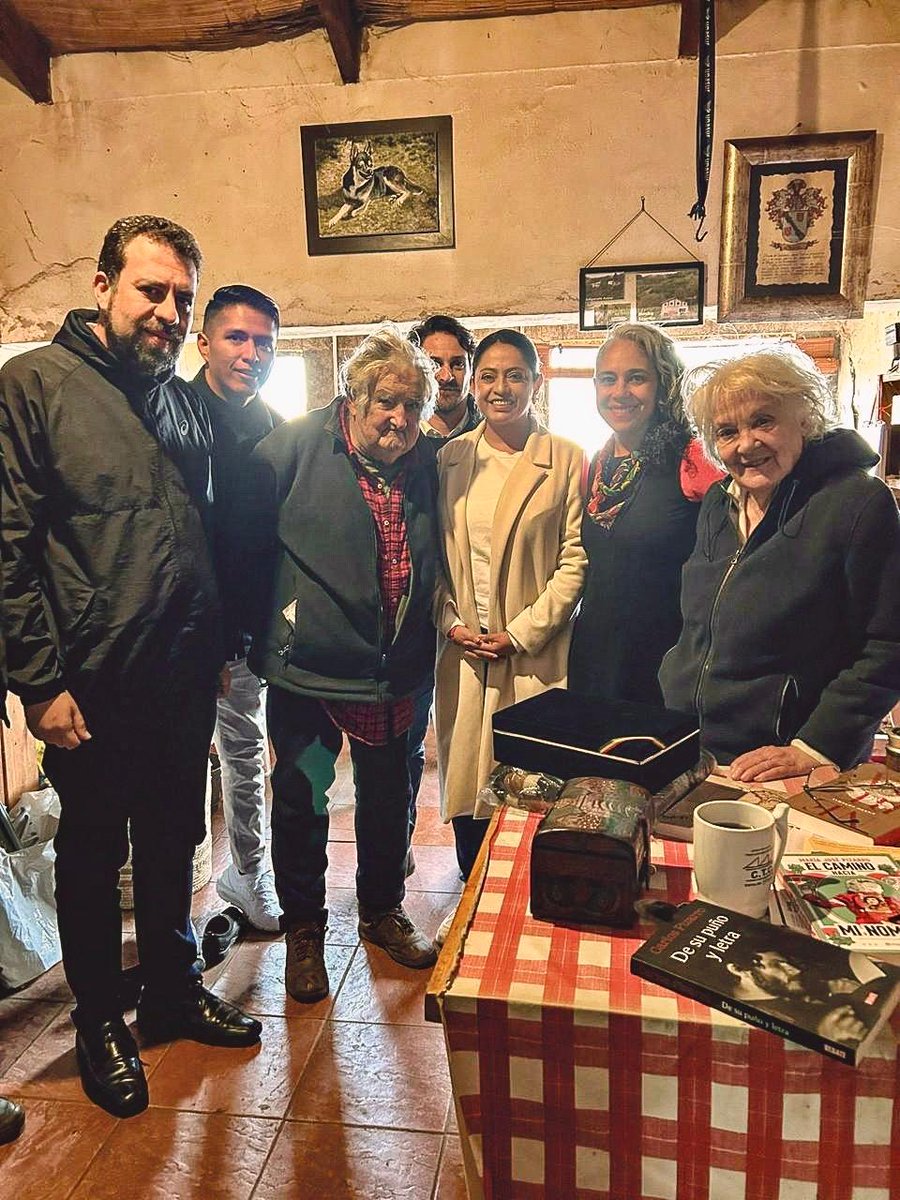 Con profundo dolor despedimos al querido Pepe Mujica, un auténtico líder latinoamericano que trascendió fronteras con su sencillez y sabiduría. Su vida fue un testimonio de coherencia, hizo de la política un servicio y de la austeridad un gran ejemplo. Mi cariño con Lucía, su