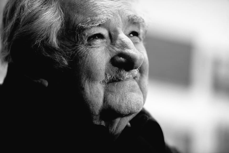 Hoy despedimos a Pepe Mujica, uno de los grandes referentes del liderazgo democrático y la justicia social en nuestra región. 

Que su ejemplo de integridad y compromiso guíe a las nuevas generaciones de líderes, cuya vocación de servicio tanto necesita Latinoamérica. #PepeMujica