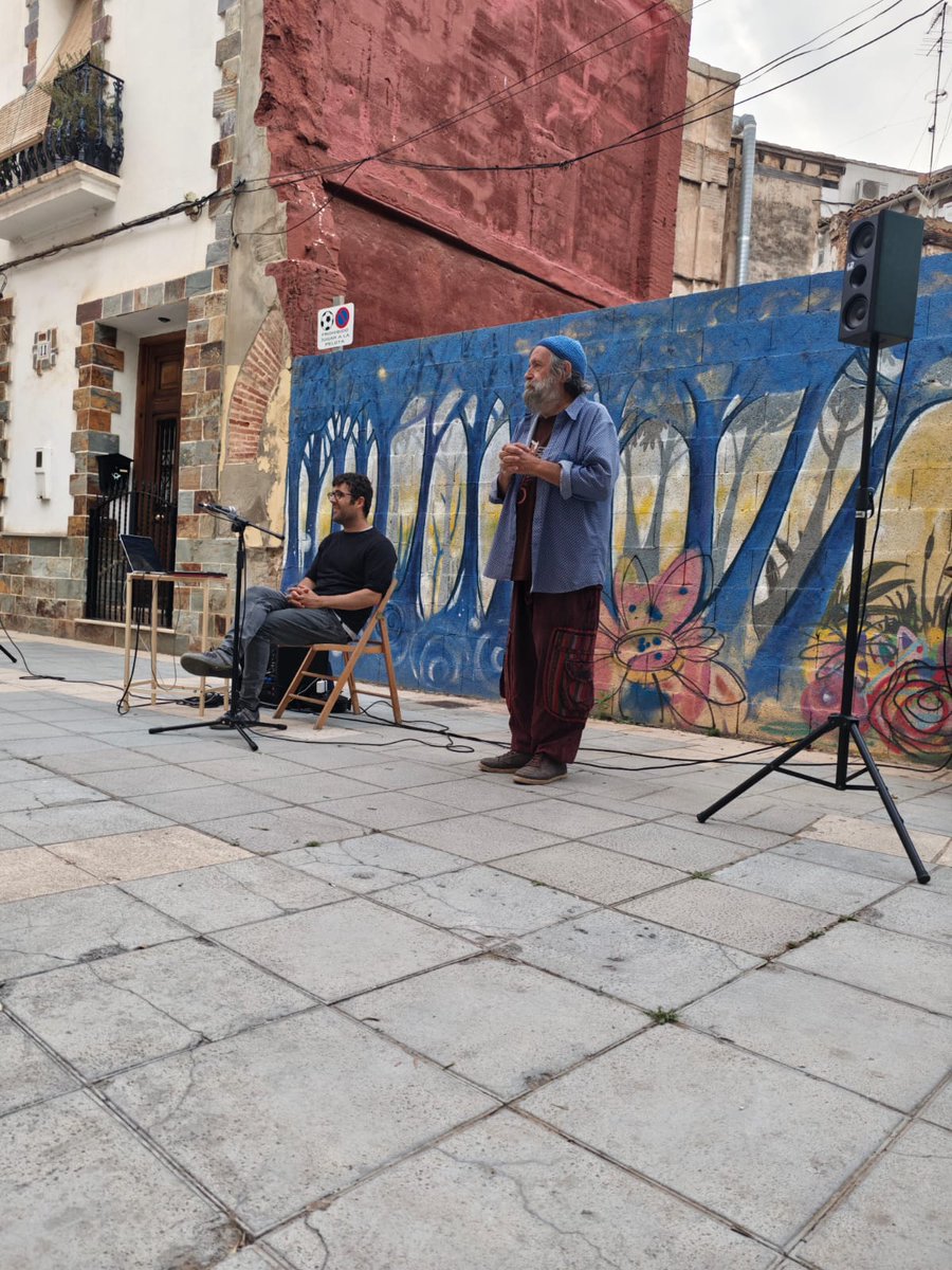 Sembrant Poesia Alboraia (@salboraia) on Twitter photo I aquesta vesprada hem tingut un regal especial, el que ens ha fet <a href="/educomelles/">edu comelles</a> amb el seu concert de paisatges sonors valencians.
#SembrantPoesia25 I aquesta vesprada hem tingut un regal especial, el que ens ha fet <a href="/educomelles/">edu comelles</a> amb el seu concert de paisatges sonors valencians.
#SembrantPoesia25