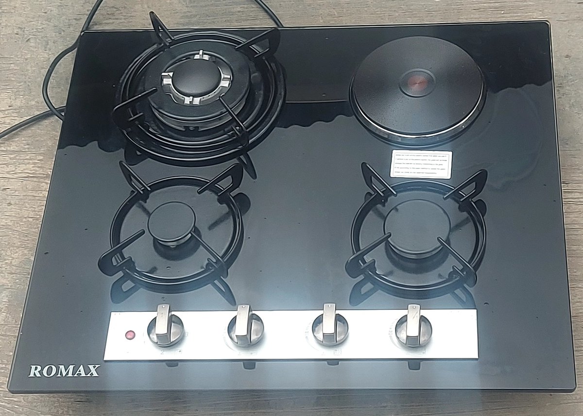 ebubeobinna's tweet photo. Table cooker 
3 gas burners 
1 electric cooker
Brand new
Auto Ignition 
120k
08170573735 0r 08037199452.surulere lagos for further inquiries https://t.co/6lrSjGoHUk