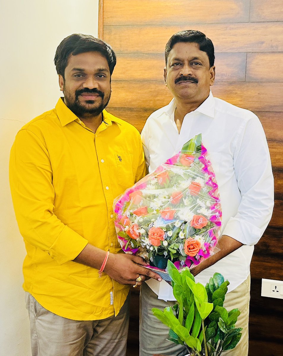 Saikrishna Karri (@saitdp_official) on Twitter photo ఆంధ్రప్రదేశ్ ఆర్థిక & ప్రణాళిక, వాణిజ్య పన్నులు మరియు శాసనసభ వ్యవహారాల మంత్రివర్యులు మరియు ఉరవకొండ నియోజకవర్గ శాసనసభ్యులు గౌరవనీయ శ్రీ <a href="/PayyavulaOffl/">Payyavula Keshav</a> గారికి హృదయపూర్వక జన్మదిన శుభాకాంక్షలు.
#HappyBirthdayPayyavulaKeshav #HBDPayyavulaKeshav #PayyavulaKeshav #Uravakonda #Anantapur ఆంధ్రప్రదేశ్ ఆర్థిక & ప్రణాళిక, వాణిజ్య పన్నులు మరియు శాసనసభ వ్యవహారాల మంత్రివర్యులు మరియు ఉరవకొండ నియోజకవర్గ శాసనసభ్యులు గౌరవనీయ శ్రీ <a href="/PayyavulaOffl/">Payyavula Keshav</a> గారికి హృదయపూర్వక జన్మదిన శుభాకాంక్షలు.
#HappyBirthdayPayyavulaKeshav #HBDPayyavulaKeshav #PayyavulaKeshav #Uravakonda #Anantapur