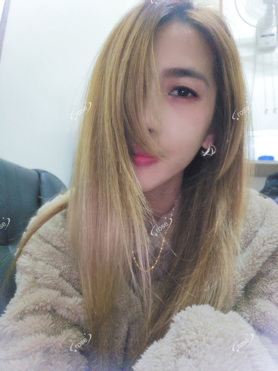 人美腿又長，是不是
年紀也是一種女人味
心動就要行動

#有認證 #滿背辨識 #再給你半張臉

我是覺得誠意十足啦