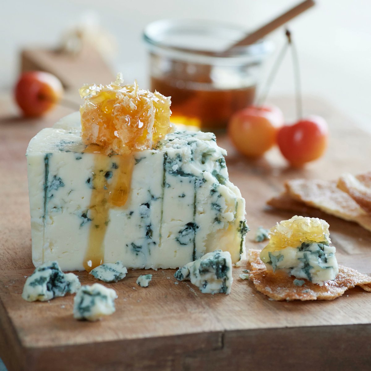 quesosholandes1's tweet image. Point Reyes classic blue cheese is rindless, all-natural and gluten-free. The addictive flavor is bold with hints of sweet milk and a peppery finish.
Made with microbial (vegetarian) rennet. Aged 3.5 months. Gluten Free. Las Terrazas Mall, Coronado, Panamá. 67333019
#Panama
