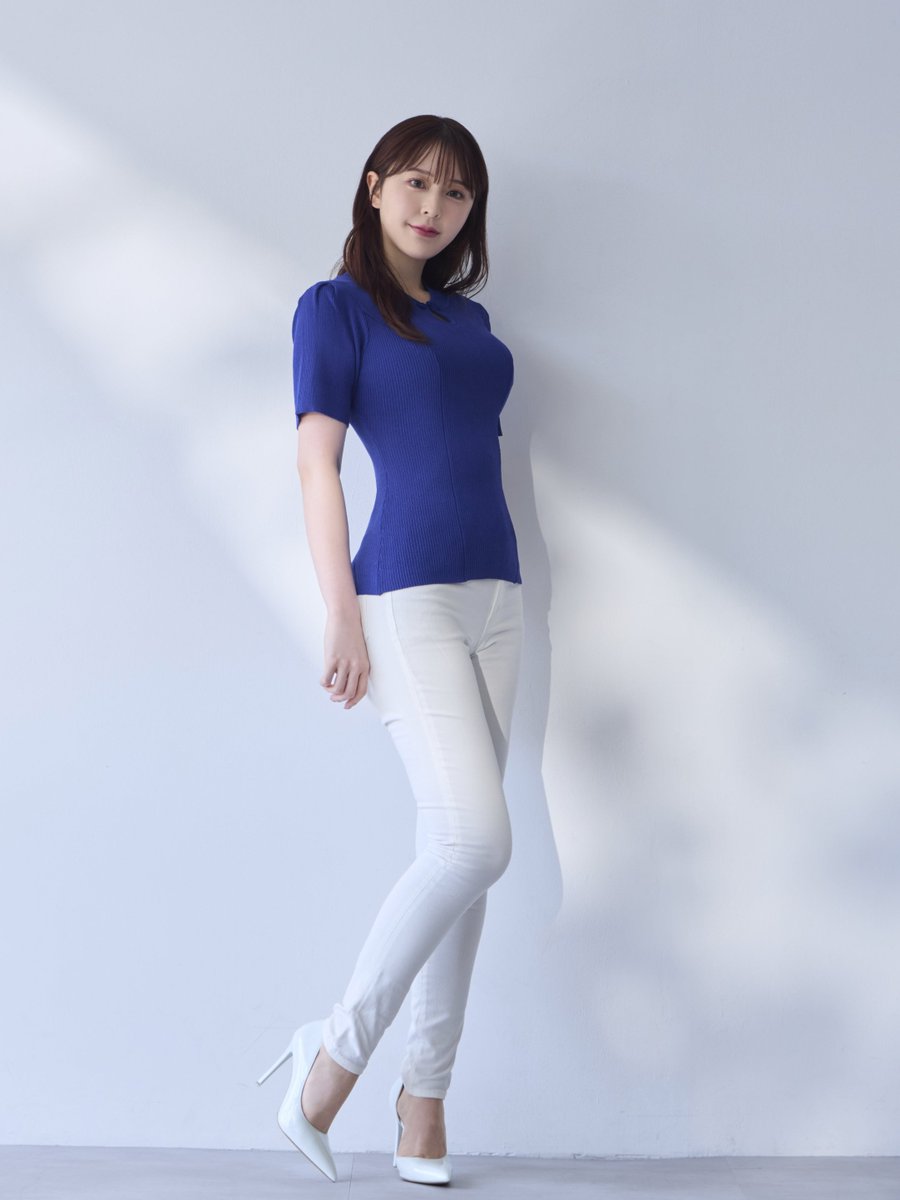 Summer China Panel Knit

鮮やかで、深みがあって
上品なロイヤルブルー

05.15 thu 22:00 New Arrivals
overe-shop.com/collections/on…
