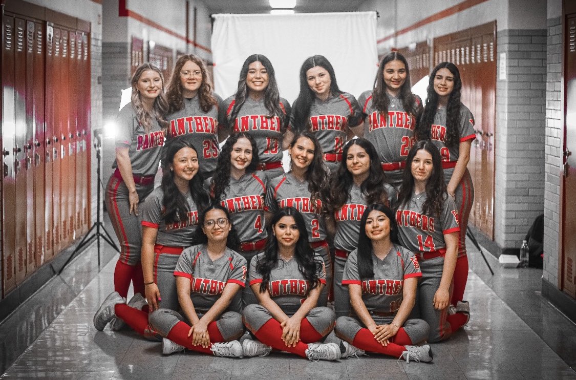 Extremely grateful to have had such a wonderful first season of HS softball! We finished the season going 8-9. Looking forward to seeing the potential for this group of girls in the future!  ❤️🐾<a href="/Windmills2028/">Oak Park Windmills 2028 Cruz</a> <a href="/VonSteubenMSC/">Von Steuben MSC</a>  <a href="/CoastRecruits/">Coast 2 Coast Recruits</a> <a href="/SBRRetweets/">Softball Recruiting Reposts</a>