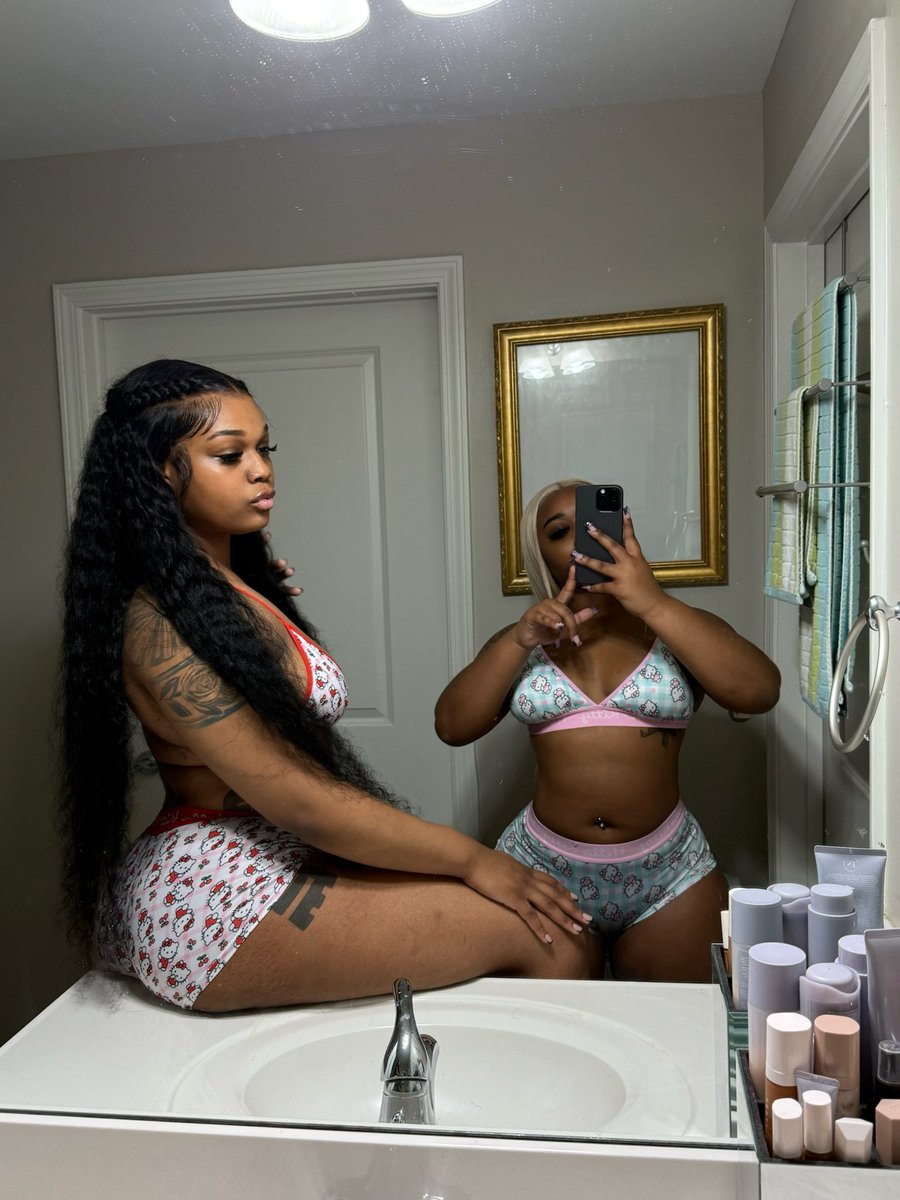 👩🏾‍❤️‍👩🏽