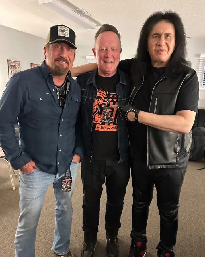 Hanging with two VERY LOAD Gents! #robertpatrick <a href="/genesimmons/">Gene Simmons</a>