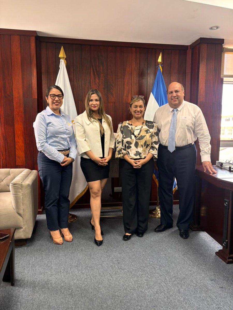 La Embajadora <a href="/AjoyLina/">Lina Ajoy CR</a> sostuvo una productiva reunión con don Jorge Arriaza, Presidente de <a href="/asielsalvador/">ASI El Salvador</a> Se identificaron acciones para apoyar la conexión de cadenas de valor e intercambio comercial entre nuestros países. Participó además la Rep de PROCOMER Andreína Menéndez.