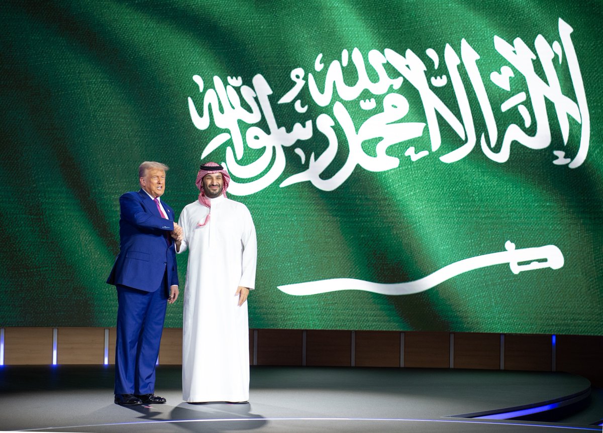 #محمد_بن_سلمان_ينتصر_لسوريا 

الله سبحانه وتعالى ، جعل ترامب ينطق امام الملا برفع العقوبة عن سوريا ، ليظهر للعالم ما يفعله الامير من خير بالسر ، كل من شكك واساء للامير  ربنا جعل كيدهم ف نحورهم ، ملهمي وقائدي وزعيم الشرق الاوسط الله يحميك من كيد الكائدين ومكر الماكرين ..🤲🏻