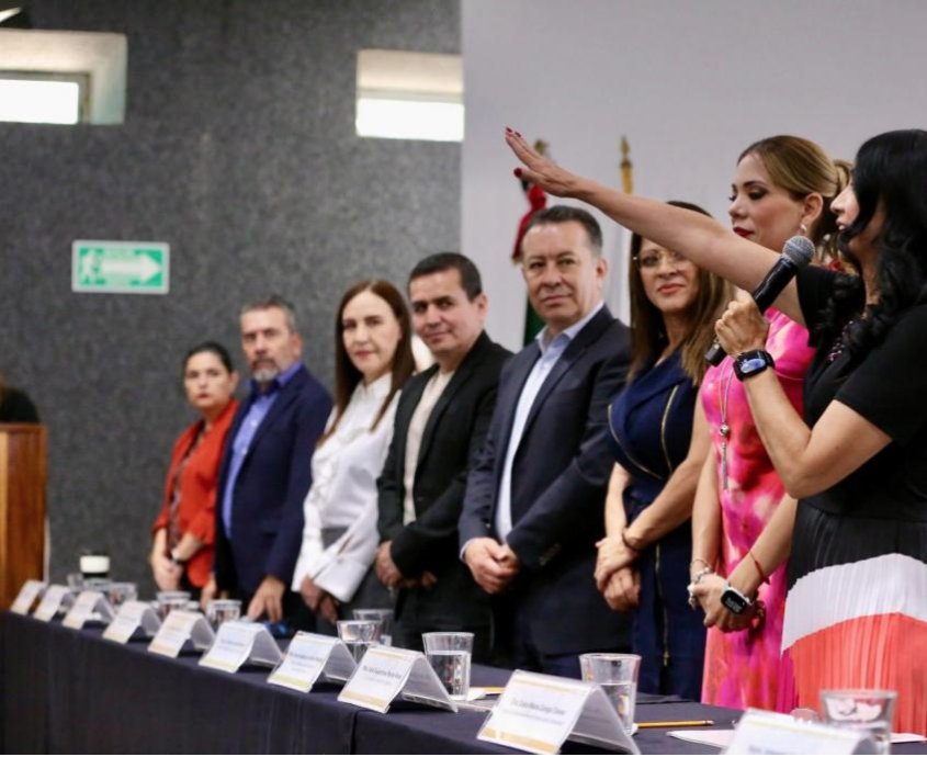 Muchas felicidades a la Rectora Dulce María Zúñiga Chávez, Primera Rectora de @DifundeCUCSH.
<a href="/udg_oficial/">Universidad de Guadalajara</a>