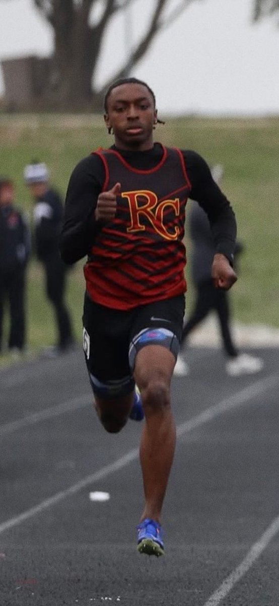 Max Thompson races a stacked 200m district and earns a wild card bid in the event and a trip to State!