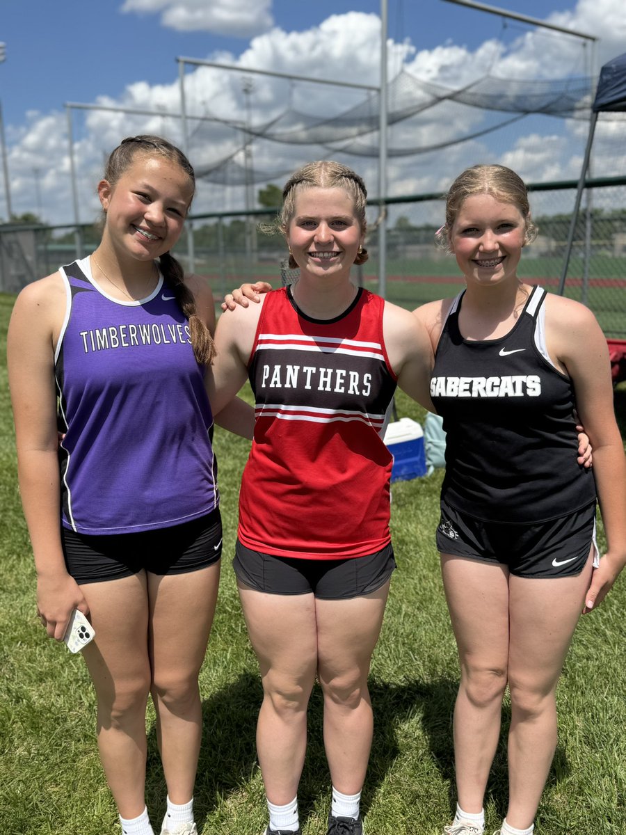 SelectFP2011's tweet image. A few Select athletes competing at the Olathe city track meet today. Great job ladies! #SelectLife