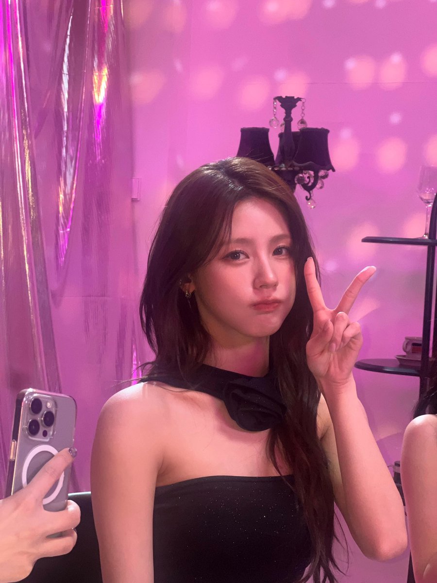 쨘 tweet media