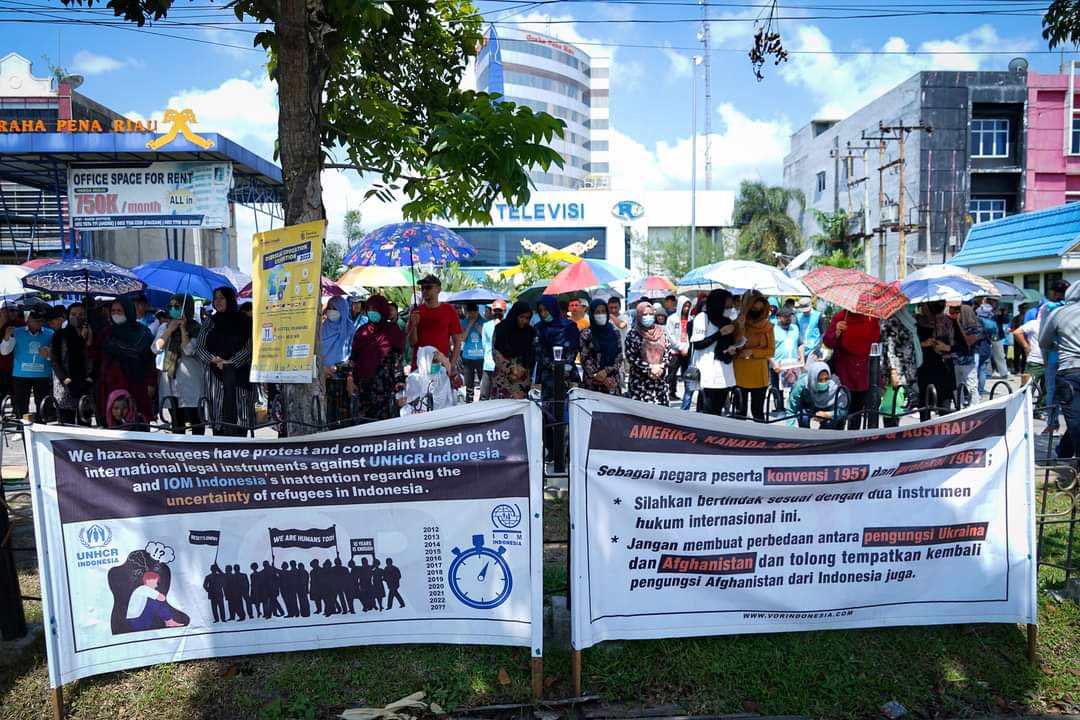 s_shafeey's tweet photo. Years in limbo, with no future in sight. Forgotten, but still hopeful
#End13YearsInLimbo_Indonesia https://t.co/8j2D94XQRd