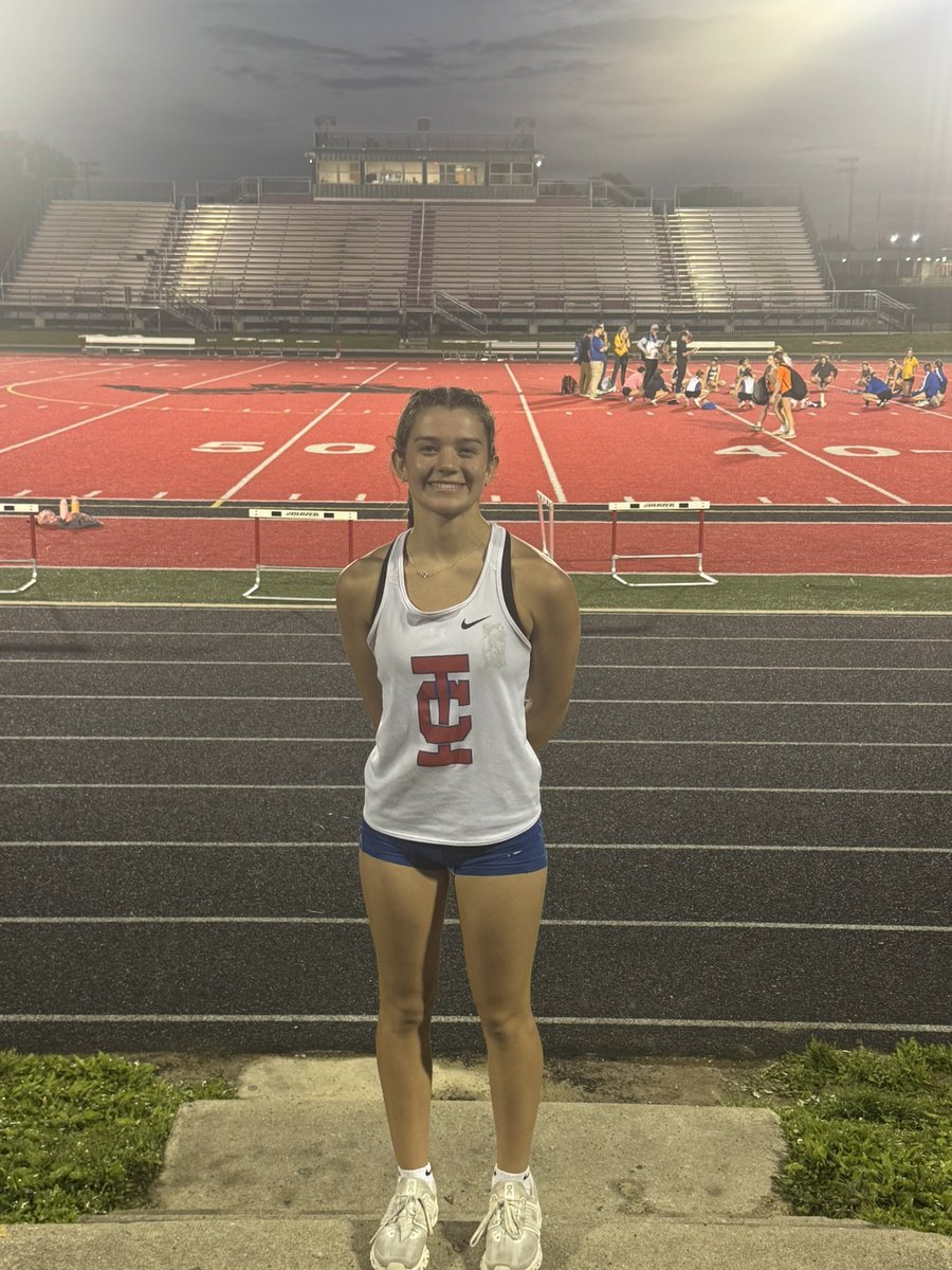 TIED SCHOOL RECORD! 

Freshman Alli Weir tied the school record in Pole Vault tonight with a vault of 8’0” 

CONGRATS, ALLI!