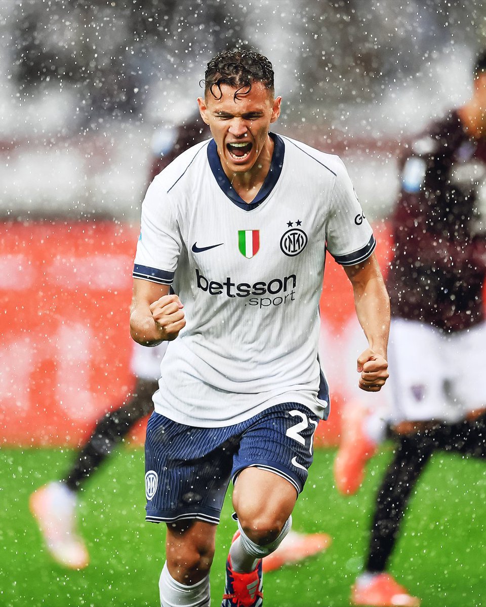 Siapa yang akan meraih Scudetto?? 🏆🎖

𝗡𝗮𝗽𝗼𝗹𝗶 = 💙
𝗜𝗻𝘁𝗲𝗿 = 🔁

#SerieA