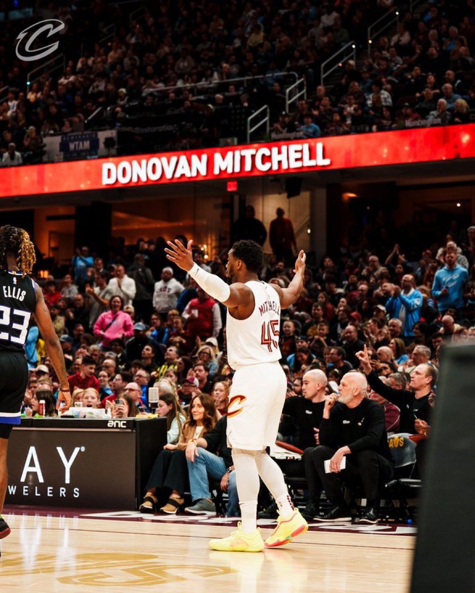 Darius Garland and Donovan Mitchell could barely move and people wanna make judgements on this series and the viability of this core???

They gave everything they could and that’s all you can ask for.

#LetEmKnow