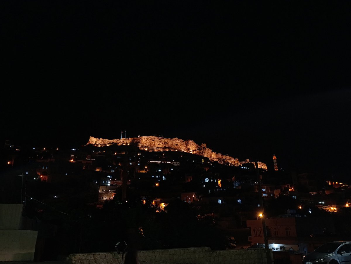 Eğer çok konuşursan yalan söylersin, çok düşünürsen depresyona girersin, çok önemsersen çantada keklik olursun, çok çalışırsan stresten ölürsün, çok beklentiye girersen de... hayal kırıklığına uğrarsın..