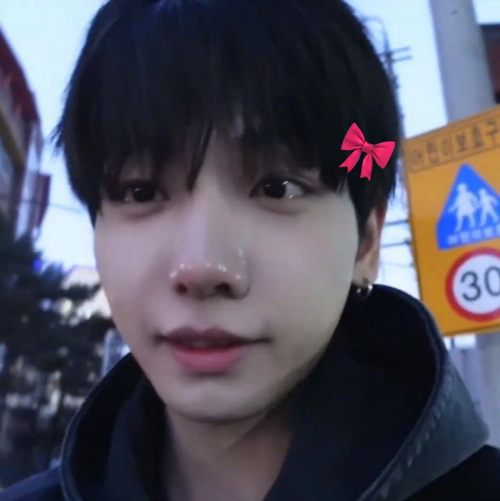 pluto … ⚡️ tweet media