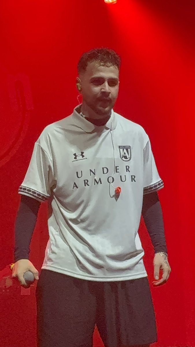 Konserden beri çektiğim videoları şöyle izliyorum <a href="/weghrumi/">Rumi</a>