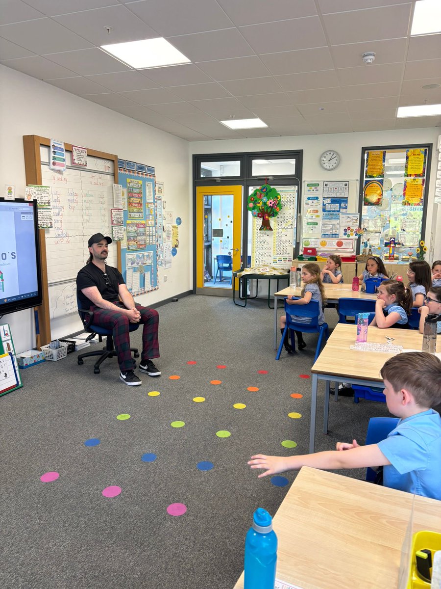 saintninians's tweet image. P2/3 @MrsAandMrsW loved listening to Tony @toninospizza tell them all about running a restaurant. Thank you for visiting and for answering all of our questions. #WorldofWorkWeek