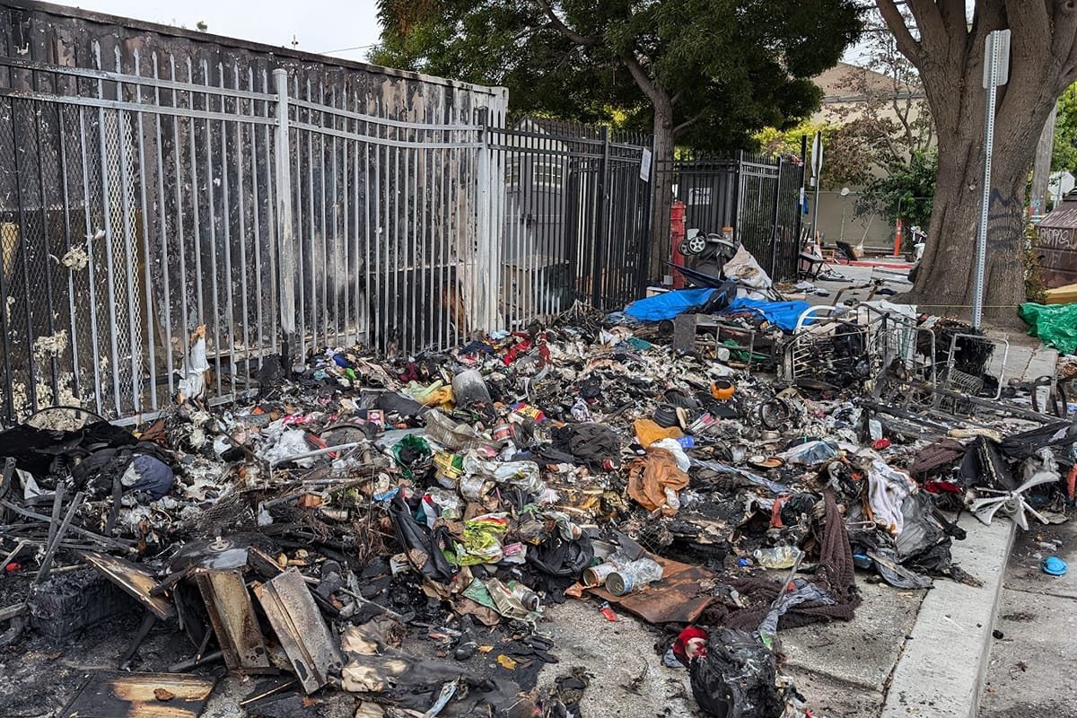 RodDMartin's tweet image. 6/ So much for #DefundThePolice, I guess. 

🚨 SHOCKING NUMBERS from Berkeley's Ohlone Park: 

- Needles everywhere 
- Human waste 
- Rising crime 
- Fire hazards 

This is what Democrat "compassion" got us