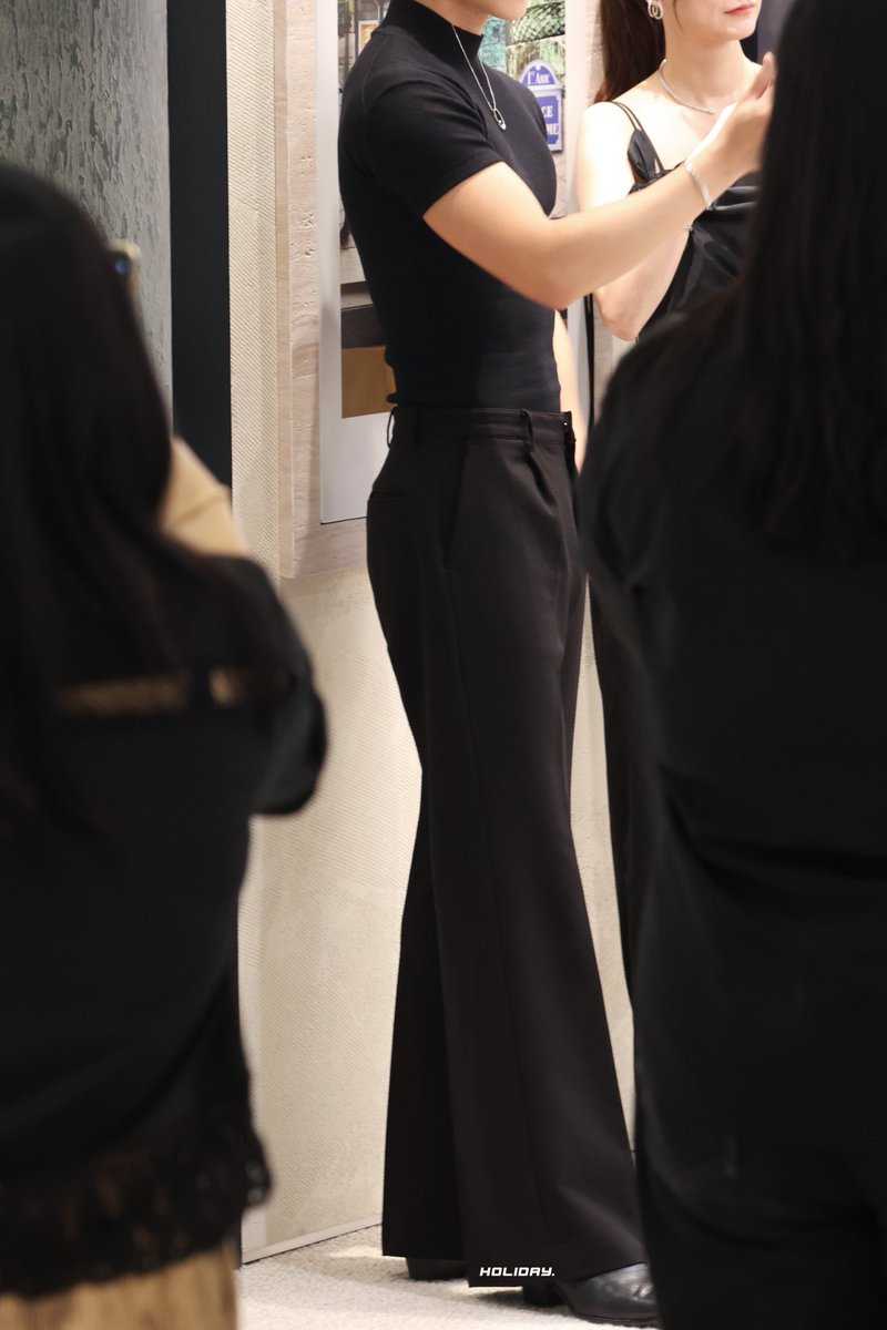 몸매가... 대박.
#산 #SAN 
#에이티즈 #ATEEZ