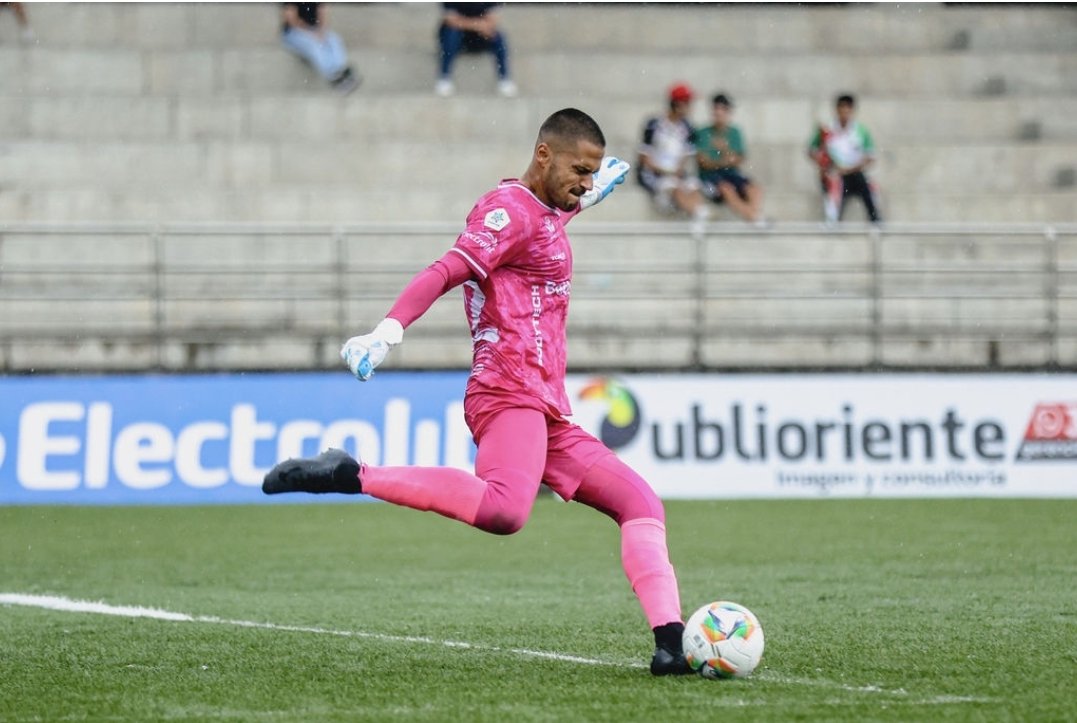 Reescribes mi historia ⚽🙏🏽
En tus promesas, seguro caminaré...