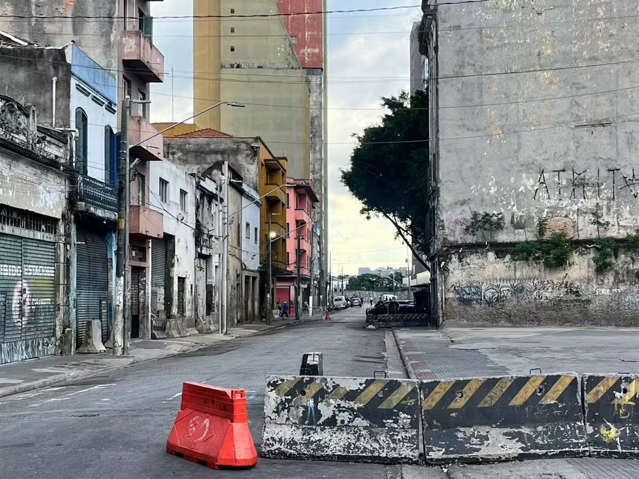 updatecharts's tweet image. GENTE? A Cracolândia, no centro de São Paulo, amanheceu VAZIA nesta terça-feira (13).

A Prefeitura da cidade não soube informar o que ocorreu com as pessoas que viviam no local.