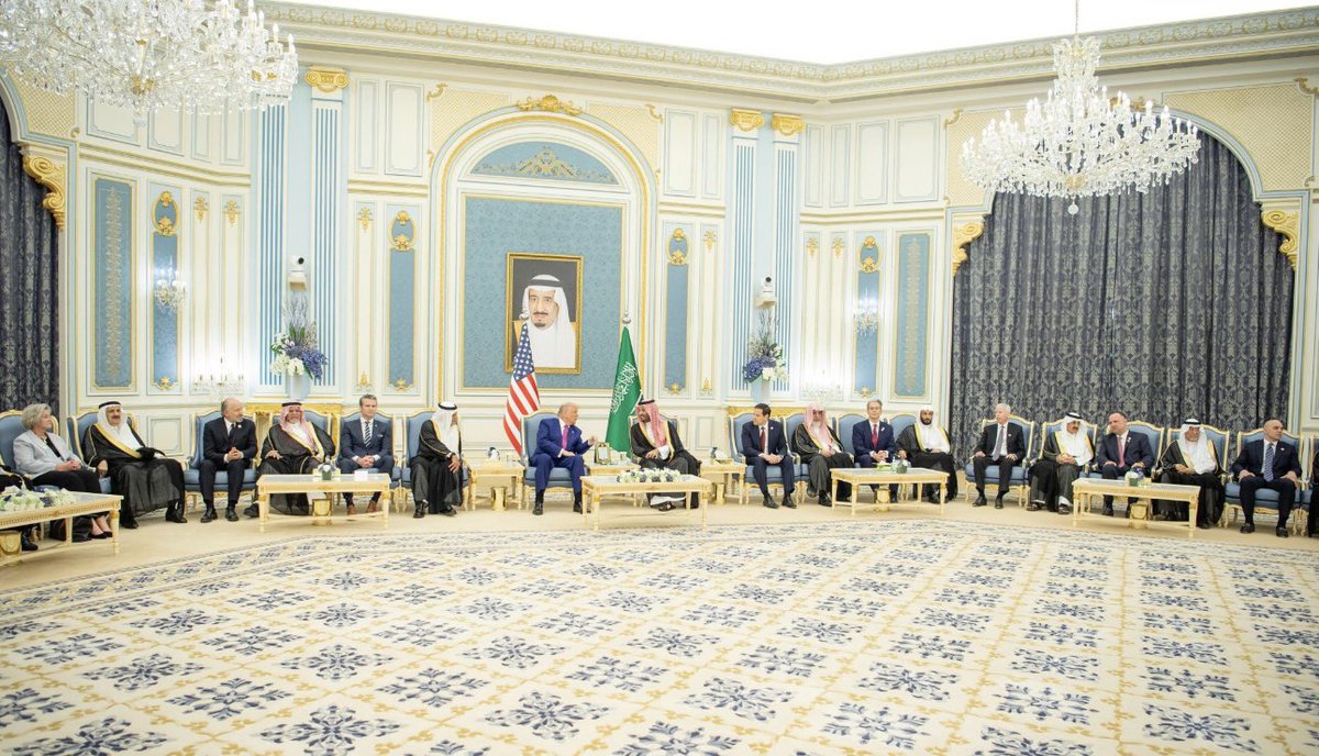 Sugar1_10's tweet image. أينما حل .. كتب التاريخ وصنع السلام وعم الفخر 
#محمد_بن_سلمان