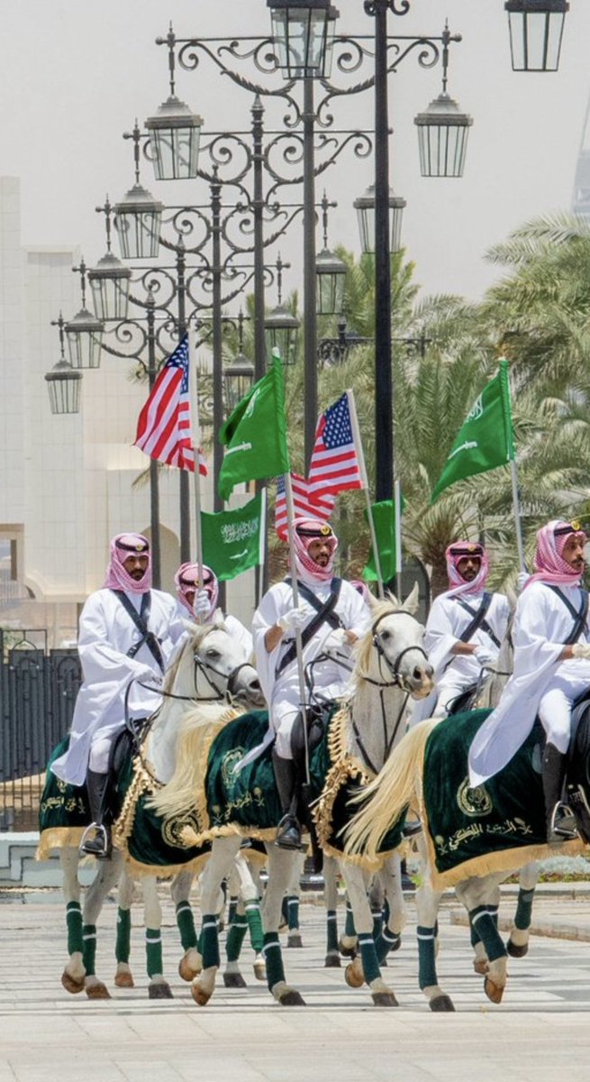 Sugar1_10's tweet image. أينما حل .. كتب التاريخ وصنع السلام وعم الفخر 
#محمد_بن_سلمان