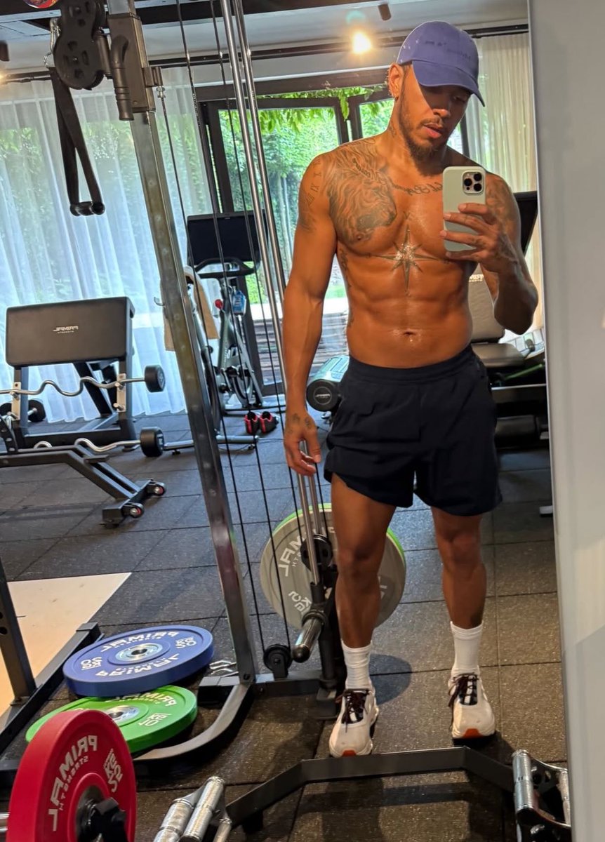 Lew dropped a shirtless pic. So, who's getting fired this week?💀