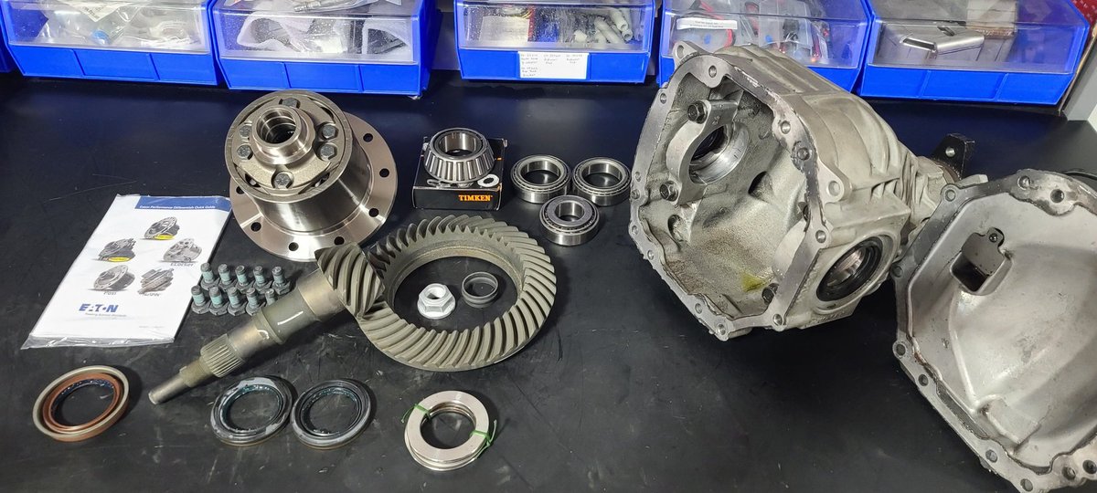 3SP_posts's tweet image. Out with the old.....

The GM OEM clutch-pack-style limited slip differential isn't necessarily bad.....but an Eaton Detroit TruTrac helical gear limited slip differential is better, especially powering out of corners on the track.

We are now using these excellent units in all…