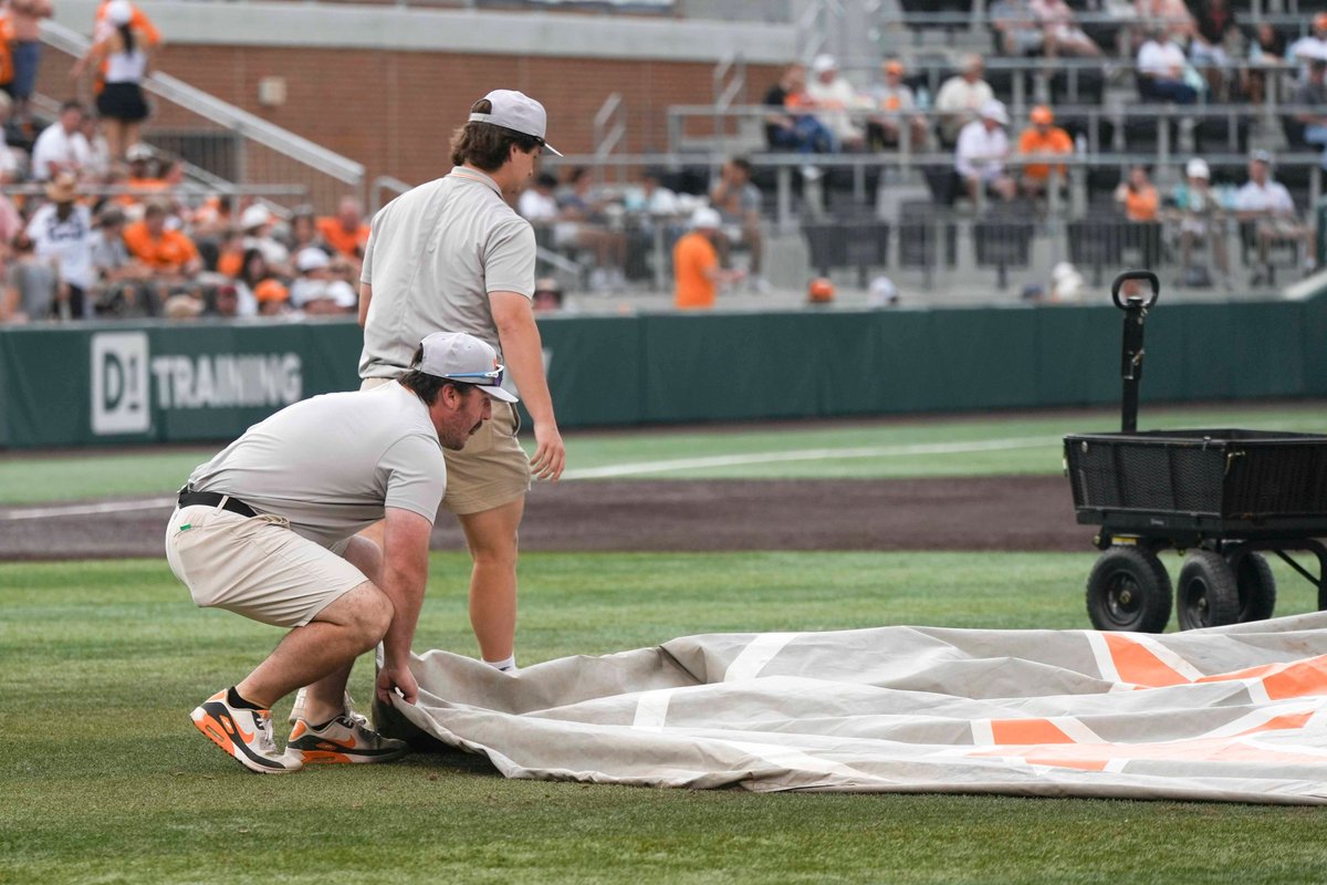 Tennessee baseball is in another weather delay...

Updates here: Tennessee.rivals.com/news/weather-d…