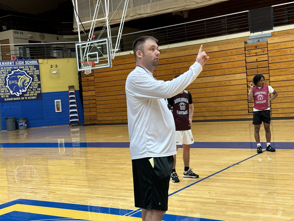 BREAKING: Bodie Bender will be named the new Elkhart HS boys basketball coach, pending board approval tonight.

Bender, a former assistant at Central, has coached teams at Carroll and Mishawaka in semistates at North Side Gym.

He is 111-62 in seven seasons as a head coach.